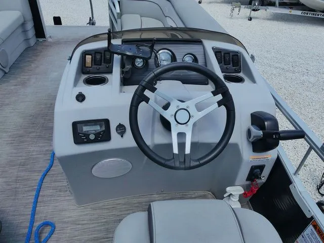 Slide: The Image of Interior view of a 2021 Bennington 20 SVF pontoon boat helm. - 5