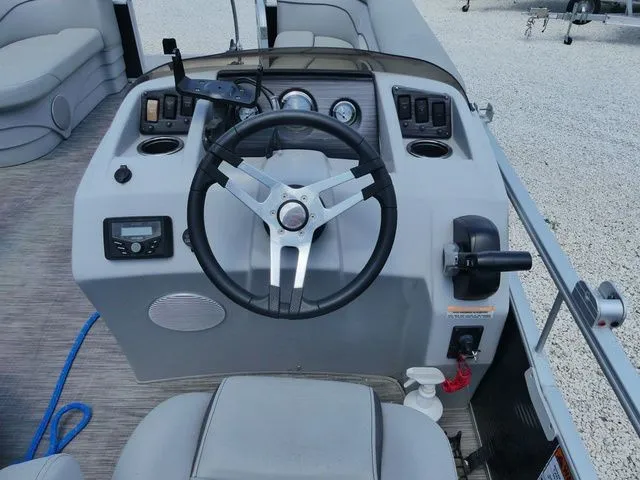 Slide: The Image of Steering console of a 2021 Bennington 20 SVF pontoon boat. - 6