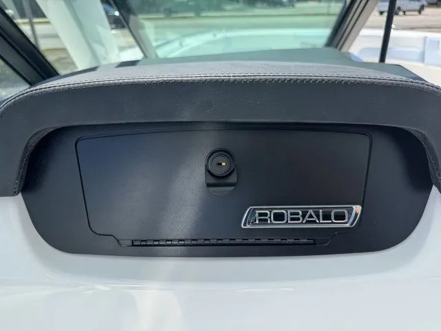 Slide: The Image of Robalo 277 DC 2026 - 22