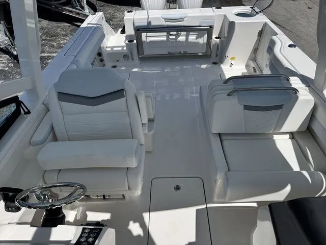 Slide: The Image of Robalo 277 DC 2026 - 42