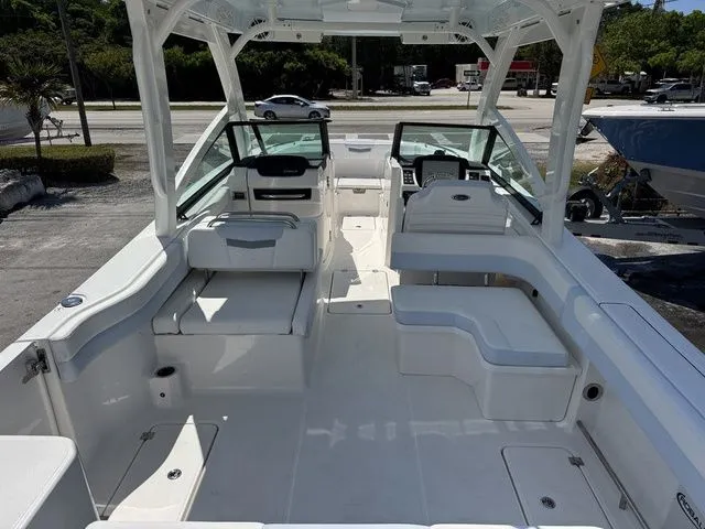 Slide: The Image of Robalo 277 DC 2026 - 5