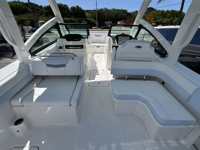 Slide: The Image of Robalo 277 DC 2026 - 6