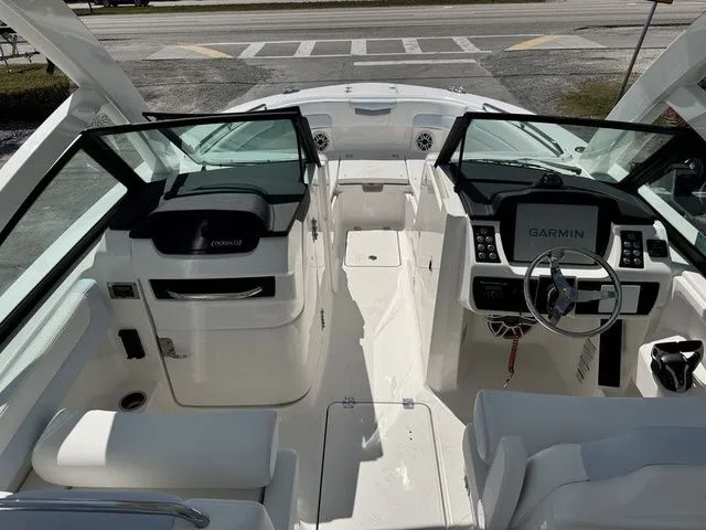 Slide: The Image of Robalo 277 DC 2026 - 7