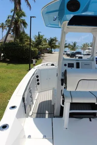 Slide: The Image of 2023 Yamaha Boats 222 FSH Sport E on tropical waters. - 11
