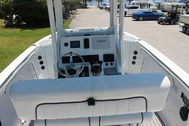 Slide: The Image of Interior view of 2023 Yamaha Boats 222 FSH Sport E cockpit. - 12