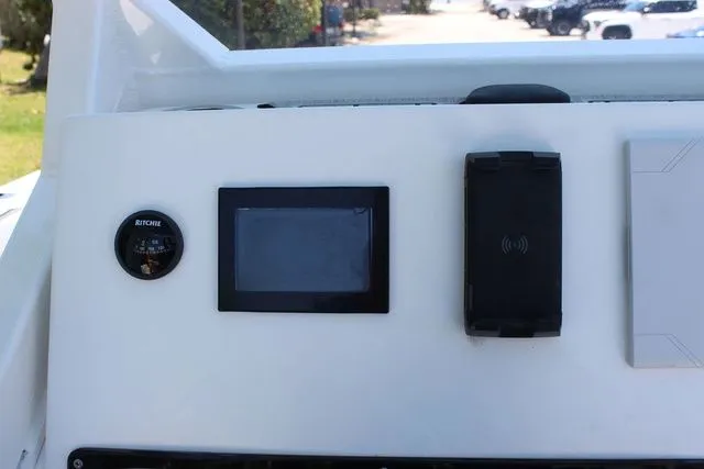 Slide: The Image of Dashboard of 2023 Yamaha 222 FSH Sport E with screen and compass. - 16