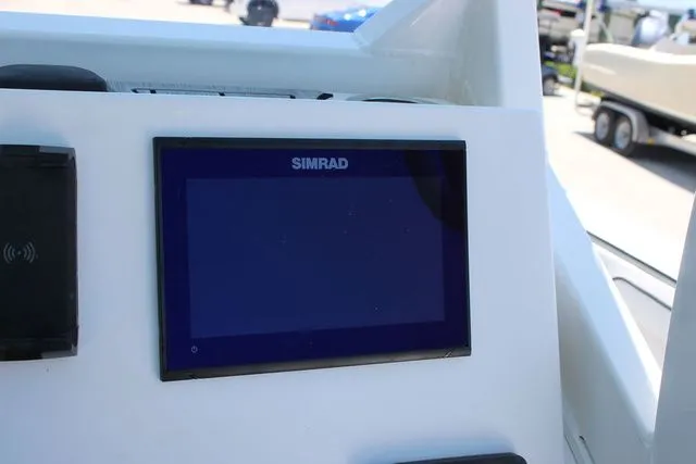 Slide: The Image of Simrad display on Yamaha 222 FSH Sport E 2023 boat. - 18