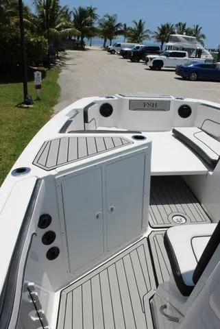 Slide: The Image of Yamaha 222 FSH Sport E 2023 boat at beach with palm trees. - 22
