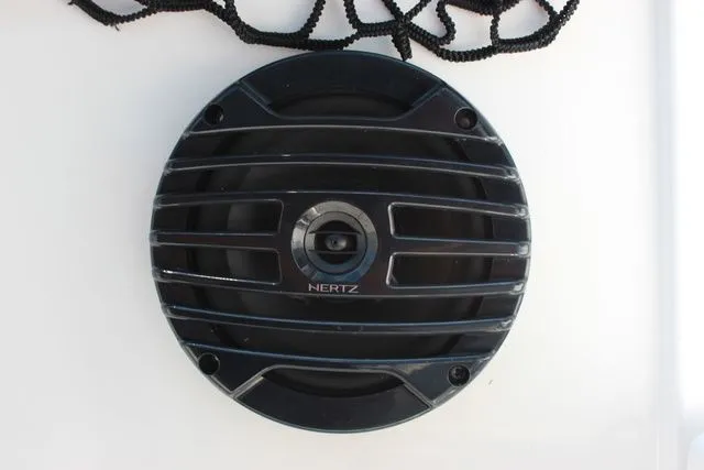Slide: The Image of Hertz speaker on Yamaha 222 FSH Sport E boat, 2023 model. - 30