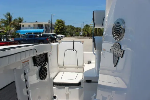 Slide: The Image of Interior view of 2023 Yamaha Boats 222 FSH Sport E. - 31