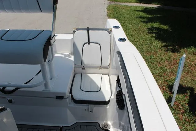 Slide: The Image of Yamaha 222 FSH Sport E 2023, seating area on a boat. - 34