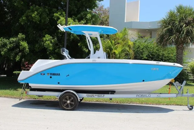 Slide: The Image of 2023 Yamaha Boats 222 FSH Sport E in blue on trailer. - 4