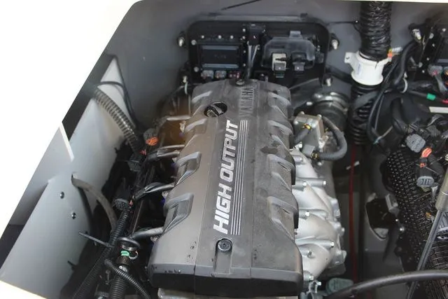 Slide: The Image of Yamaha 222 FSH Sport E 2023 engine compartment with high output motor. - 44