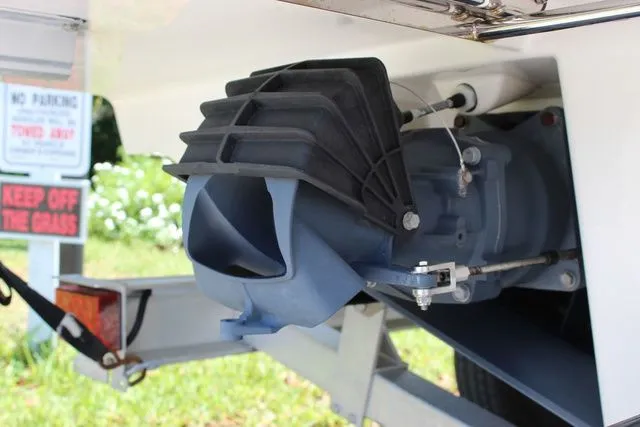 Slide: The Image of Close-up of Yamaha 222 FSH Sport E 2023 boat propulsion. - 46