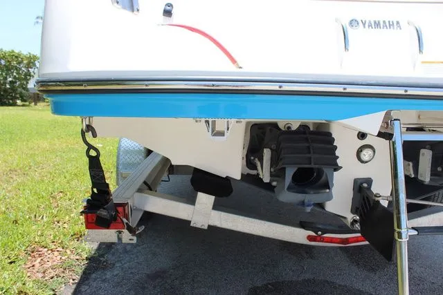 Slide: The Image of Rear view of 2023 Yamaha Boats 222 FSH Sport E on trailer. - 8