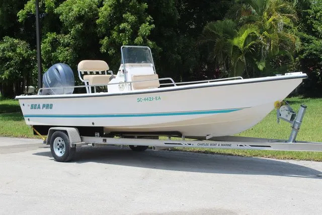 The Image of 2001 Sea Pro 2100 SV boat on trailer, side view. - 1