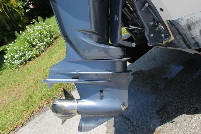 Slide: The Image of Outboard motor of a 2014 Pioneer 222 Sportfish boat. - 33