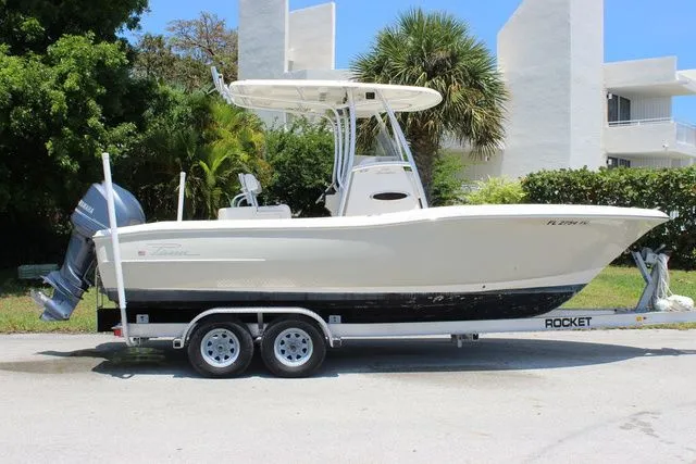 Slide: The Image of 2014 Pioneer 222 Sportfish boat on trailer, side view. - 4