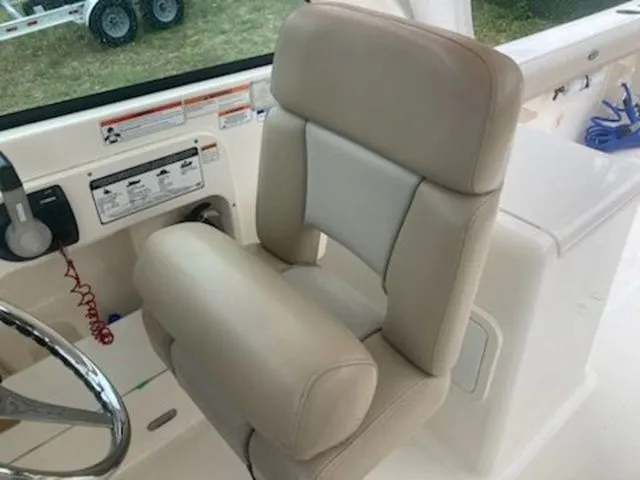 Slide: The Image of Pursuit 265 Dual Console 2011 - 9