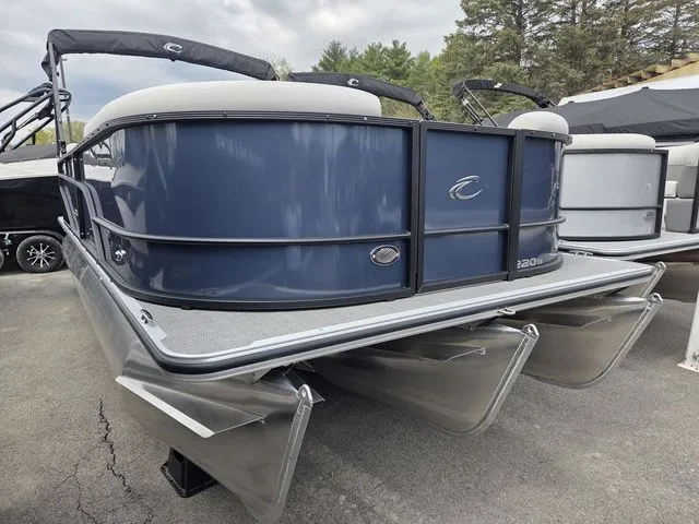 The Image of Crest Conquest SE 220 Cruise Tri-Toon W/150Hp And Traile 2026 - 1