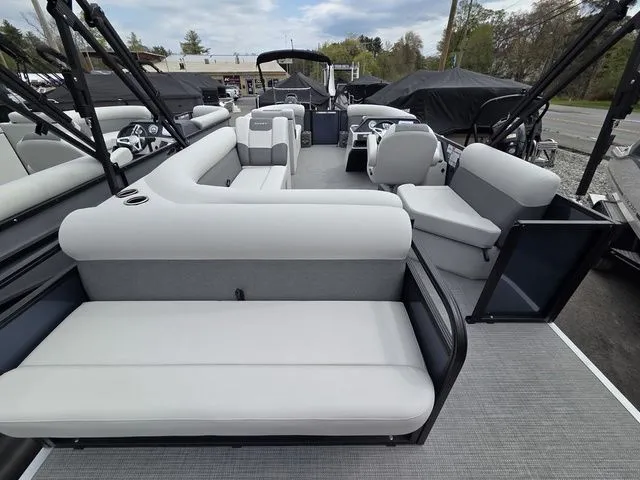 Slide: The Image of Crest Conquest SE 220 Cruise Tri-Toon W/150Hp And Traile 2026 - 15
