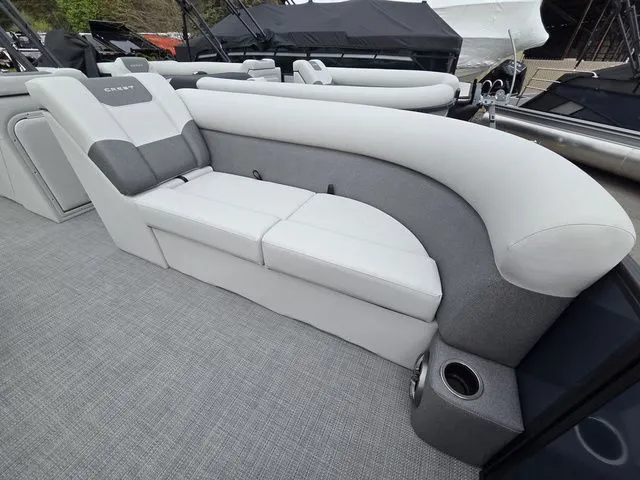 Slide: The Image of Crest Conquest SE 220 Cruise Tri-Toon W/150Hp And Traile 2026 - 5