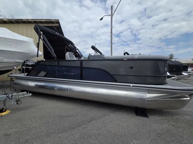 The Image of Crest Conquest 230 SLSC Tri-Toon W/200Hp And Trailer 2026 - 1