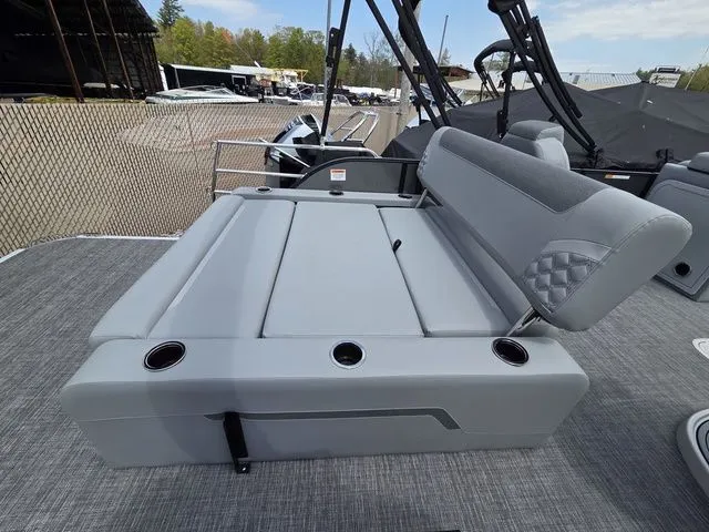 Slide: The Image of Crest Conquest 230 SLSC Tri-Toon W/200Hp And Trailer 2026 - 17