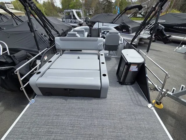 Slide: The Image of Crest Conquest 230 SLSC Tri-Toon W/200Hp And Trailer 2026 - 20