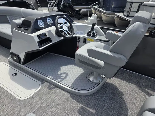 Slide: The Image of Crest Conquest 230 SLSC Tri-Toon W/200Hp And Trailer 2026 - 23