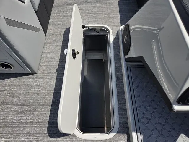 Slide: The Image of Crest Conquest 230 SLSC Tri-Toon W/200Hp And Trailer 2026 - 36
