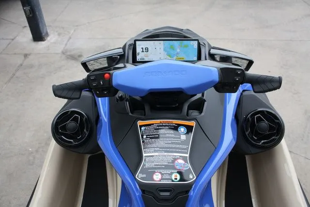 Slide: The Image of Sea-Doo Wake Pro 230 2026 - 11