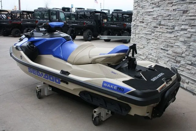 Slide: The Image of Sea-Doo Wake Pro 230 2026 - 6