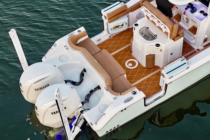 Slide: The Image of 2024 Sea Hunt Ultra 265 SE boat with Yamaha engines on water. - 41