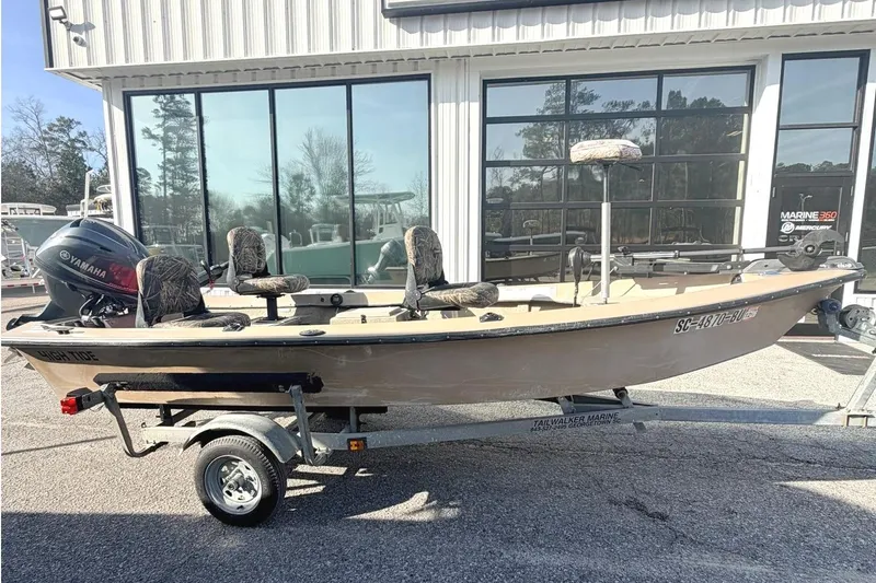 The Image of 2006 HIGH TIDE 15 boat on trailer outside Marine 360 dealership. - 0