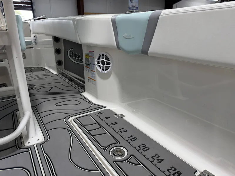 Slide: The Image of Robalo R250 Center Console 2023 - 29