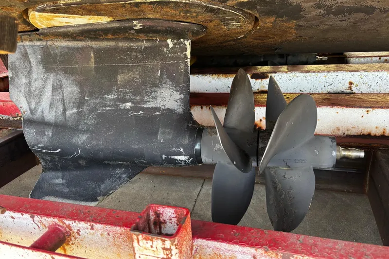 Slide: The Image of Propeller of 2006 Regal Commodore 3860 boat on dry dock. - 46