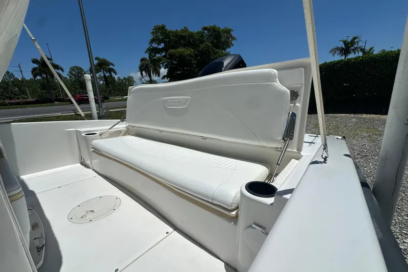 Slide: The Image of 2007 Boston Whaler 200 Dauntless boat interior with white seating and cup holder. - 7