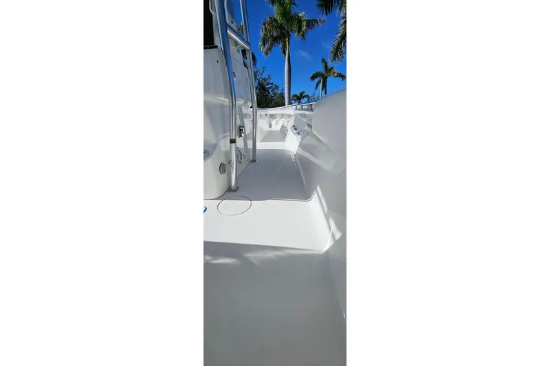 Slide: The Image of 2007 SeaCraft SC32 Master Angler boat deck with palm trees in background. - 11