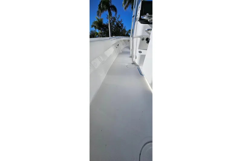 Slide: The Image of 2007 SeaCraft SC32 Master Angler boat deck with palm trees in background. - 15