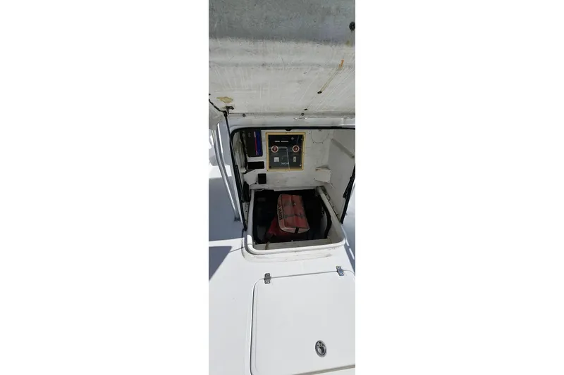 Slide: The Image of 2007 SeaCraft SC32 Master Angler boat interior with open hatch and control panel. - 7
