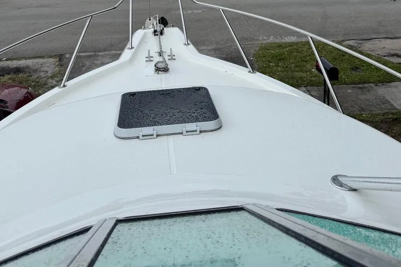 Slide: The Image of Interior of 2004 Stamas 290 Express boat with nautical-themed decor and storage basket. - 9