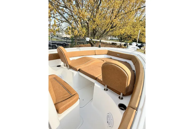 Slide: The Image of 2023 Sea Hunt Ultra 255 SE boat with tan seating and spacious deck. - 20