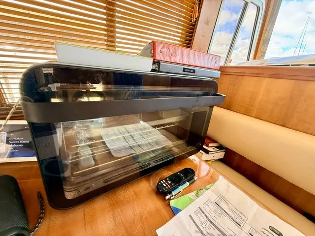 Slide: The Image of Mainship 400 Trawler 2004 - 10