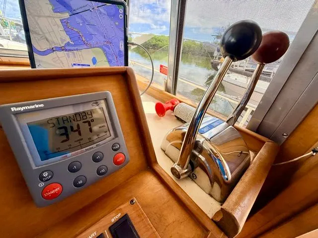Slide: The Image of Mainship 400 Trawler 2004 - 13