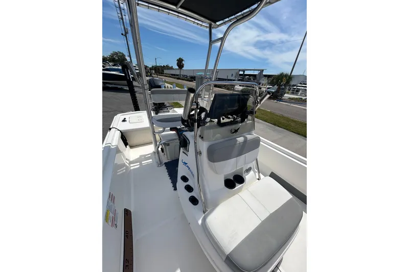 Slide: The Image of 2021 Mako Pro Skiff 19 CC boat interior with console and seating. - 18