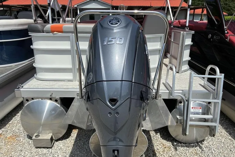Slide: The Image of 2025 Bennington SX L-Bench 22 SXL pontoon boat with Yamaha 150 outboard motor. - 9