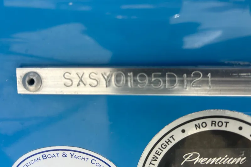 Slide: The Image of Hull identification number on a 2021 Sea Hunt Ultra 234 boat. - 43