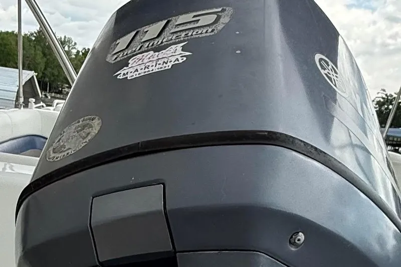 Slide: The Image of Outboard motor on a 2013 Hurricane SunDeck Sport 201 OB boat, close-up view. - 4