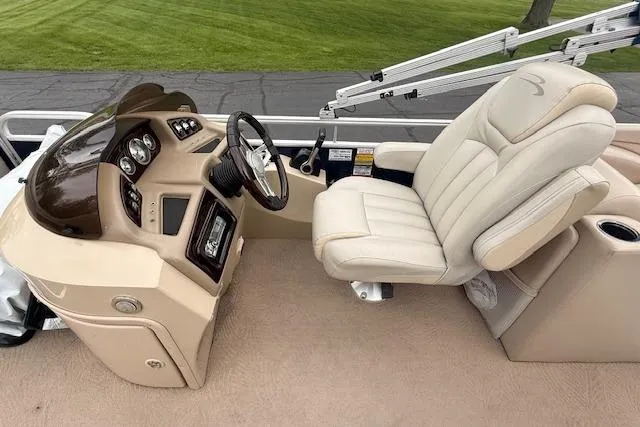 Slide: The Image of Captain's seat and helm of a 2012 Bennington 2574 GCW pontoon boat. - 5